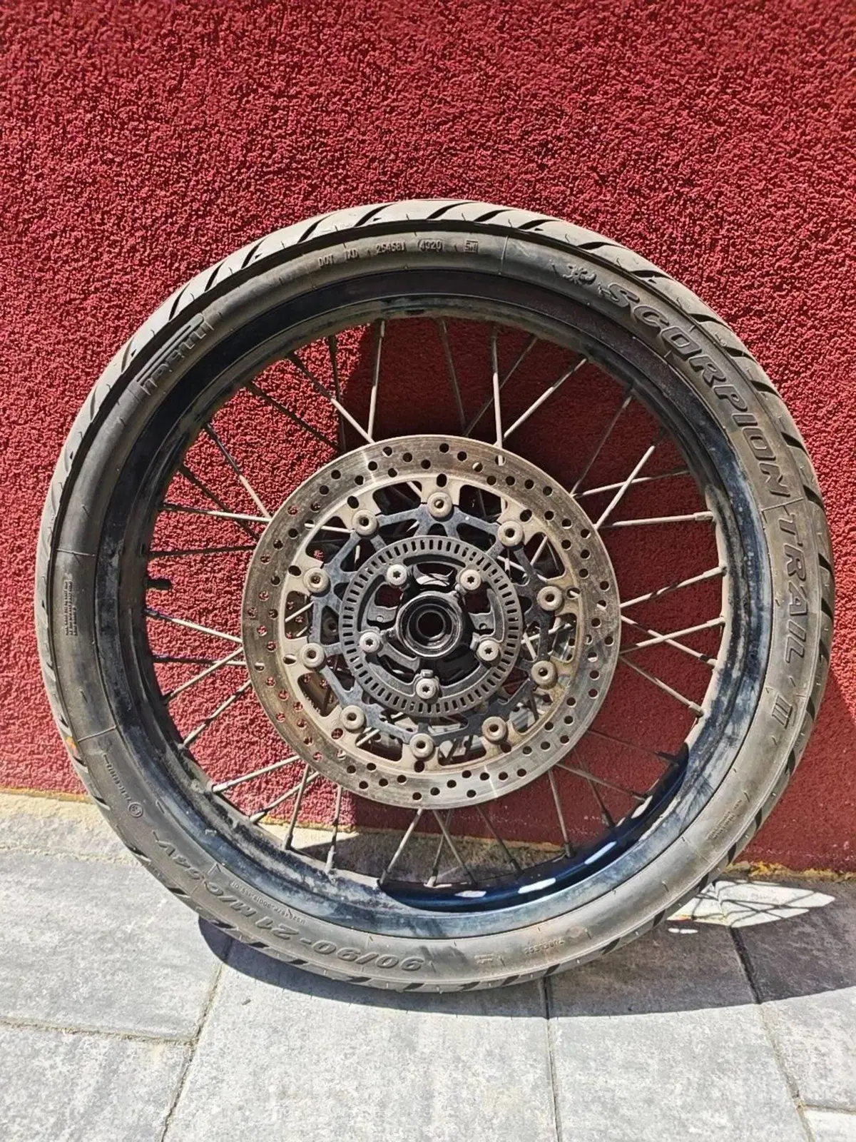 Cerchio ruota a raggi anteriore con gomma usata Triumph