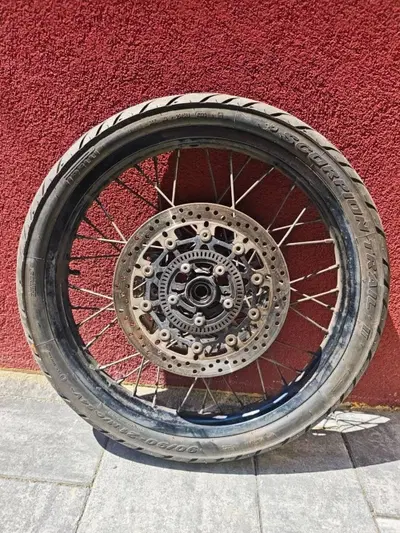 Cerchio ruota a raggi anteriore con gomma usata Triumph