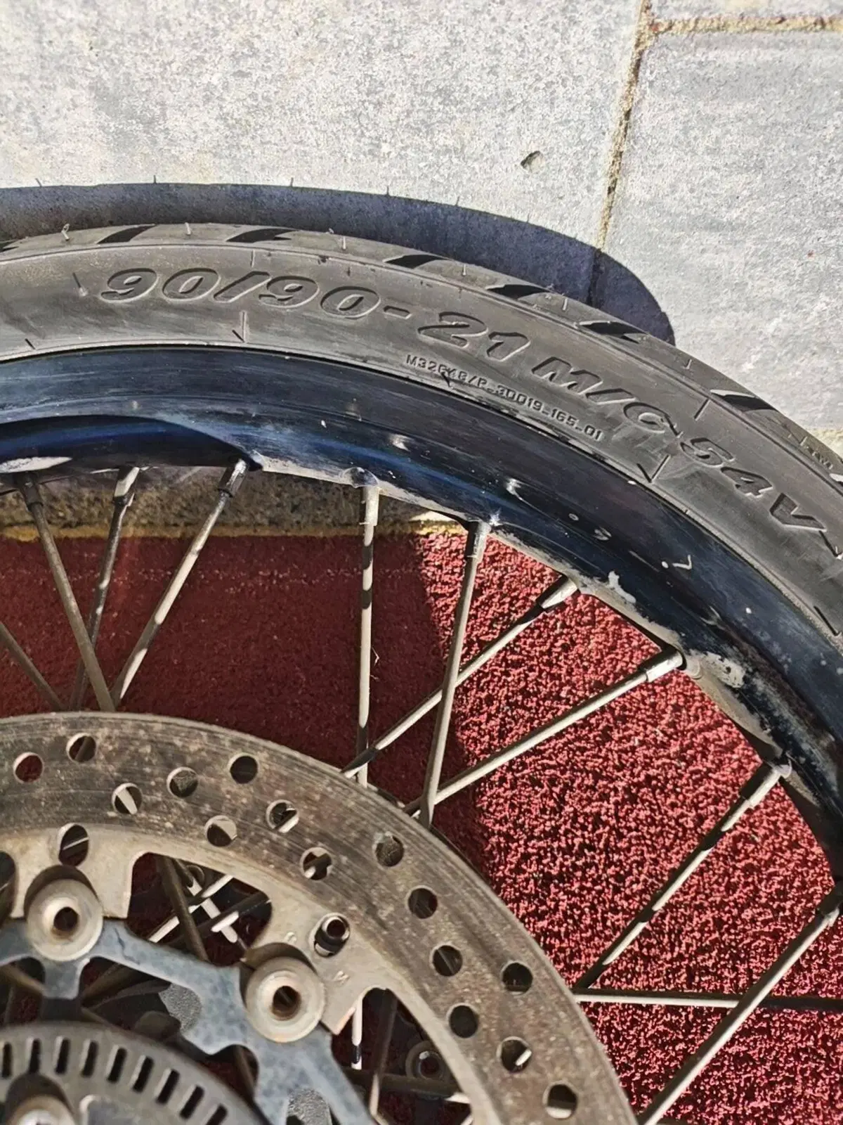 Cerchio ruota a raggi anteriore con gomma usata Triumph (2)