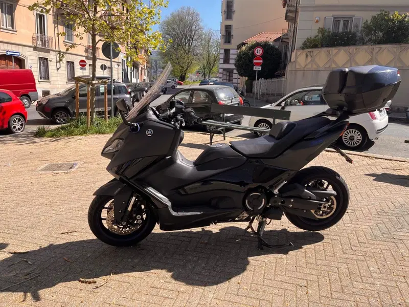 Yamaha T-Max 560 (2022 - 24) (4)