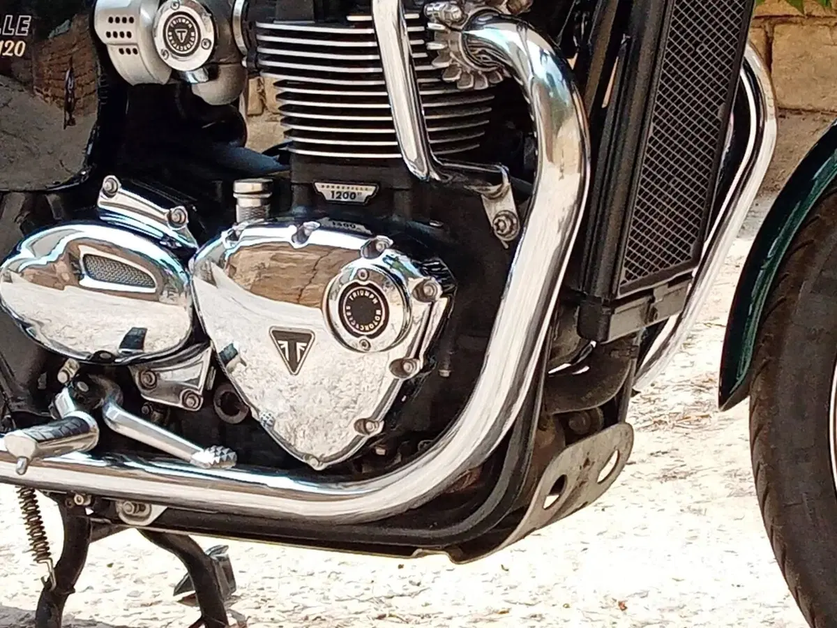 Triumph Bonneville T120 (2016 - 20) (7)