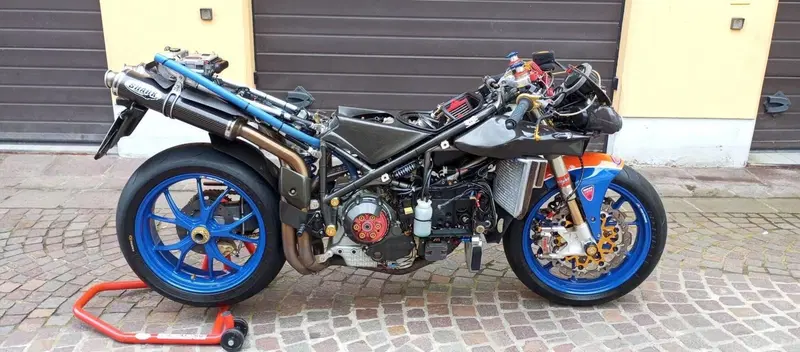 Ducati 748 R (3)