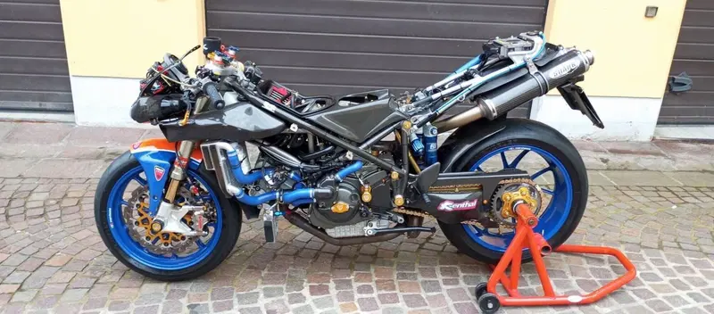 Ducati 748 R (4)