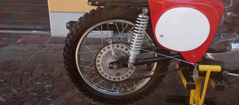 Gilera BESSONE 175 (3)