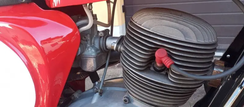 Gilera BESSONE 175 (5)