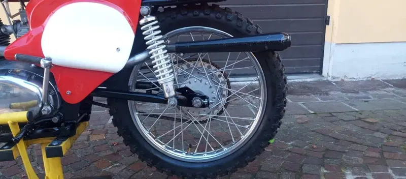 Gilera BESSONE 175 (16)