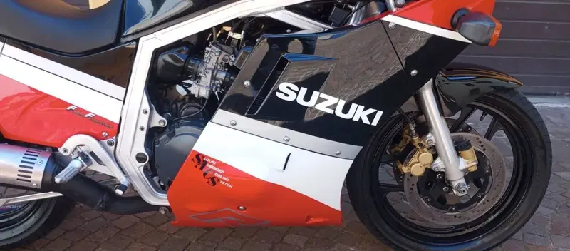 Suzuki GSX-R 750 PRIMA VERNICE (3)