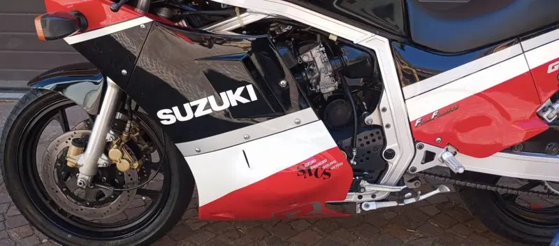 Suzuki GSX-R 750 PRIMA VERNICE (10)