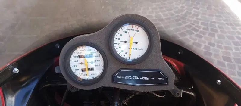 Suzuki GSX-R 750 PRIMA VERNICE (14)