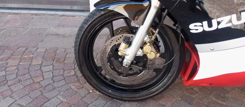 Suzuki GSX-R 750 PRIMA VERNICE (17)
