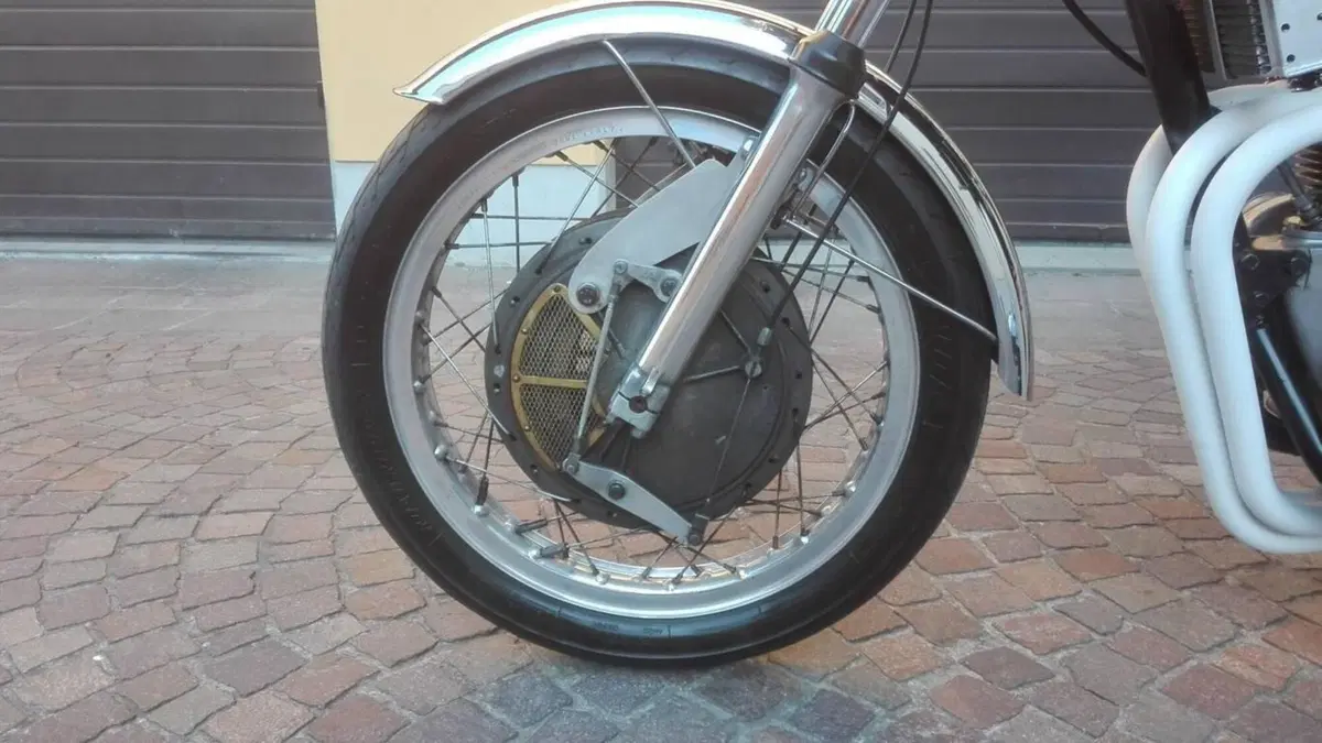 Triumph TRIDENT 750 CORSA BEPI KOELLIKER (17)