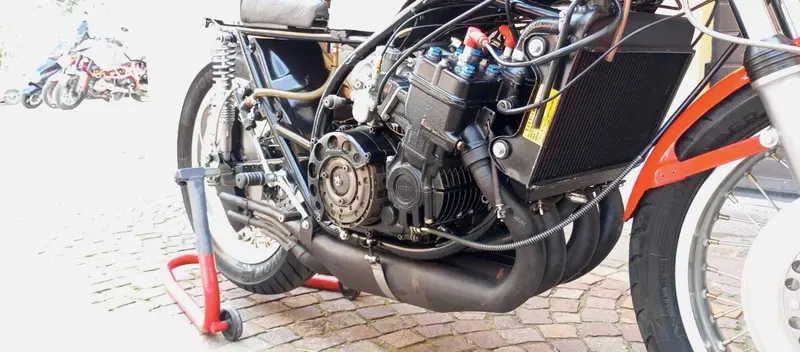 Yamaha TZ 750 A (9)