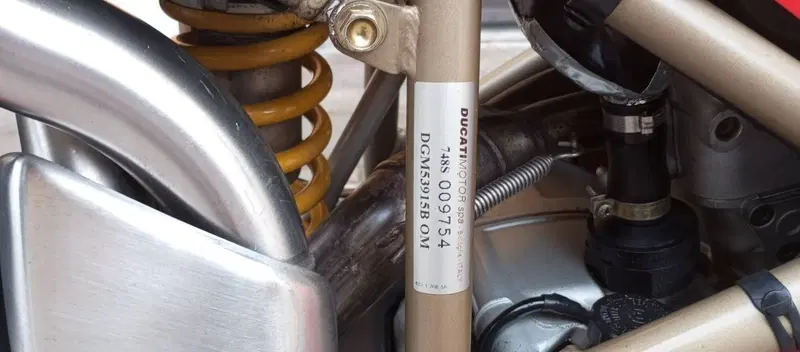 Ducati 748 S (1999 - 01) (8)