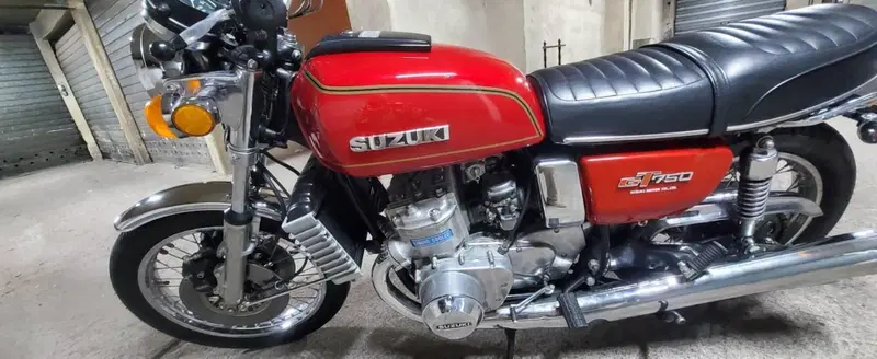 Suzuki GT 750 (7)