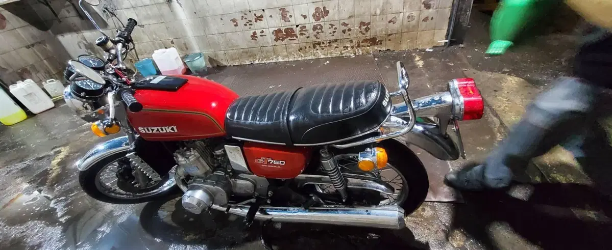 Suzuki GT 750 (14)