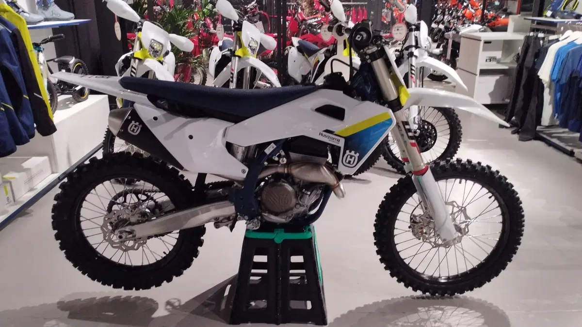 Husqvarna FC 250 (2025) (3)