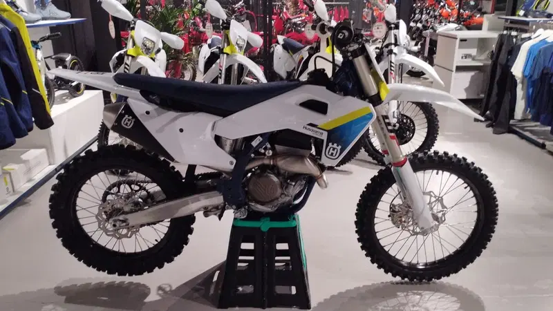 Husqvarna FC 250 (2025) (3)