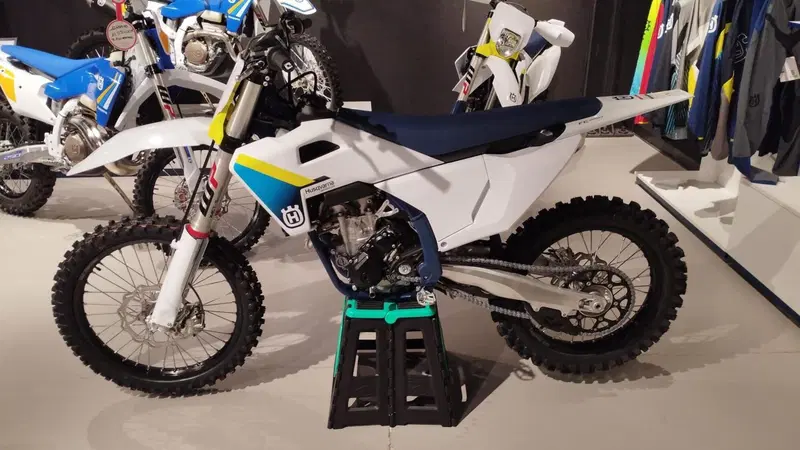 Husqvarna FC 250 (2025) (2)