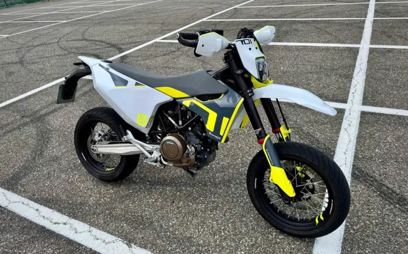 Husqvarna 701 Supermoto (2020)