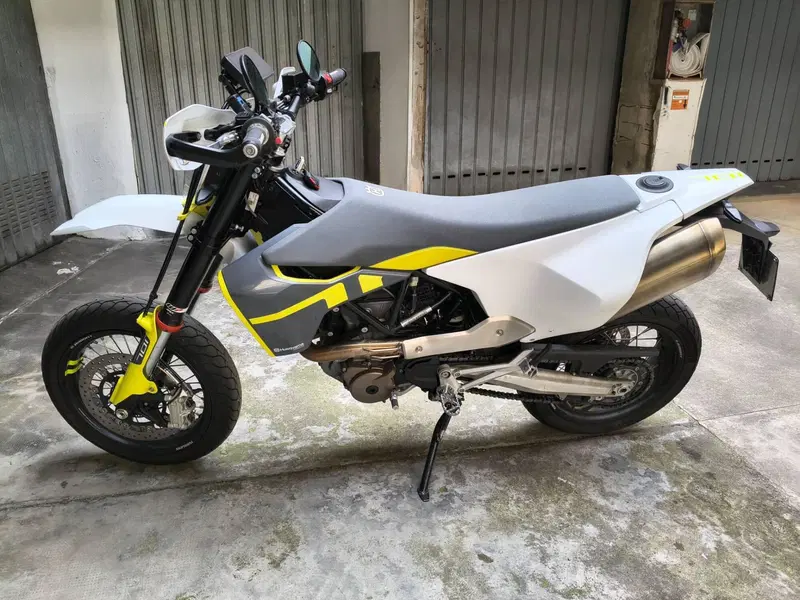 Husqvarna 701 Supermoto (2020) (2)