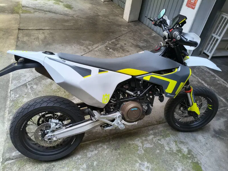 Husqvarna 701 Supermoto (2020) (3)