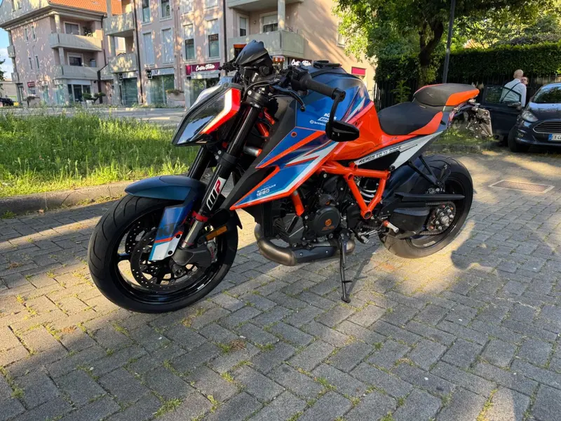 KTM 1290 Super Duke R (2021) (2)