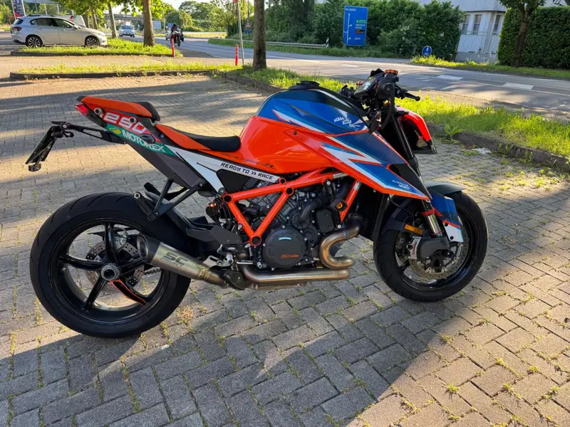 KTM 1290 Super Duke R (2021) (4)