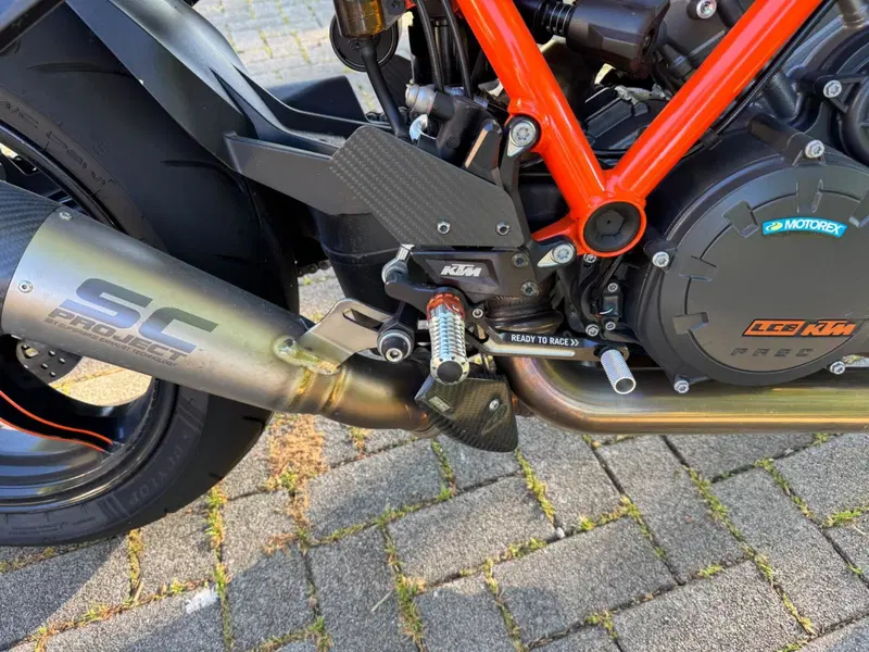 KTM 1290 Super Duke R (2021) (5)