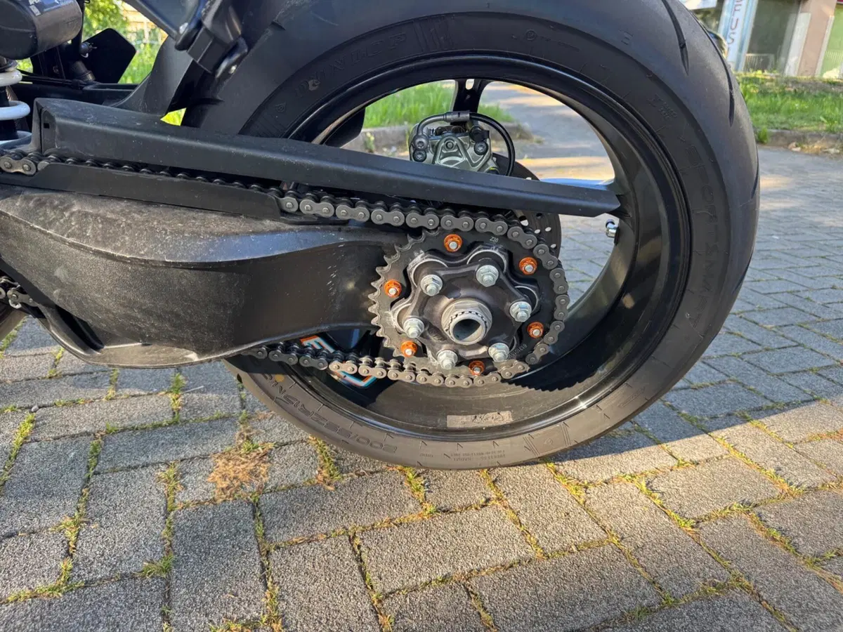 KTM 1290 Super Duke R (2021) (13)