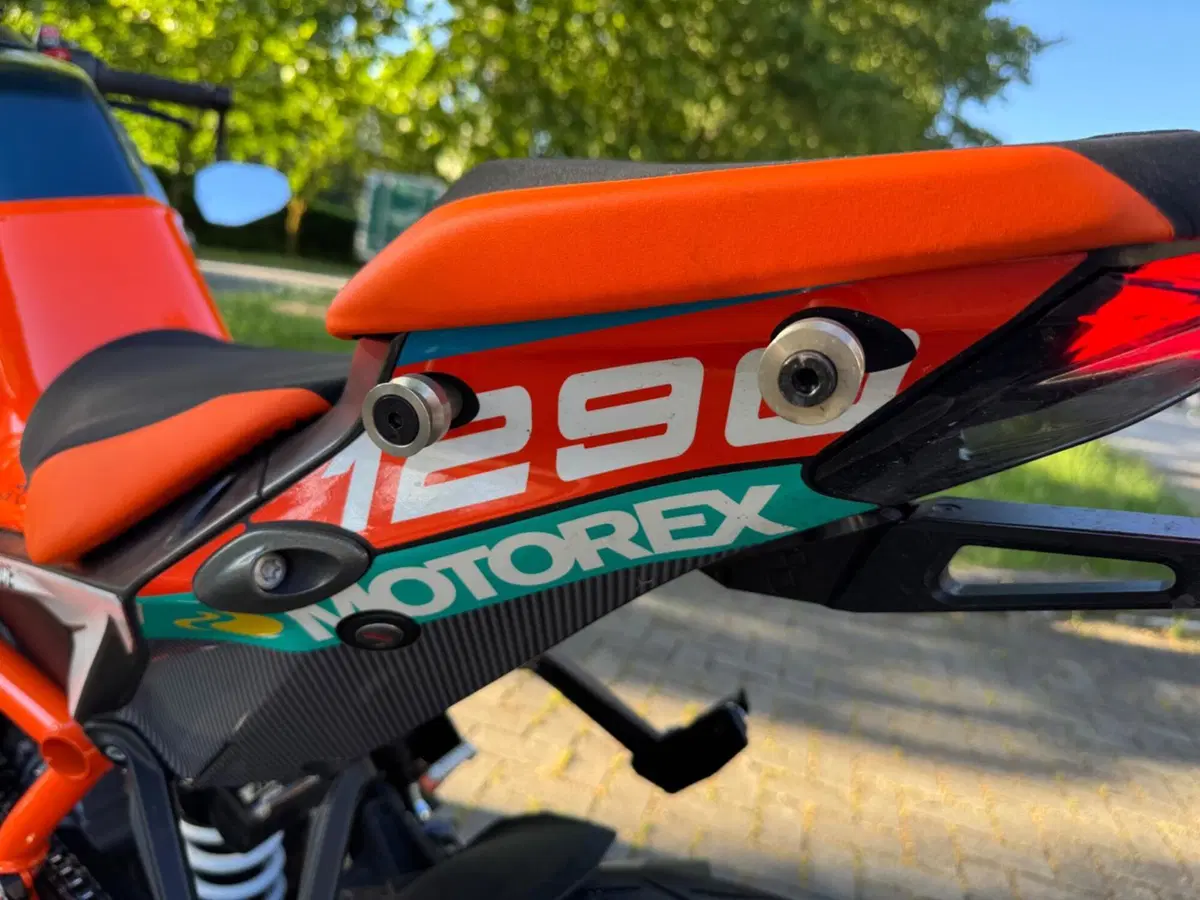 KTM 1290 Super Duke R (2021) (14)