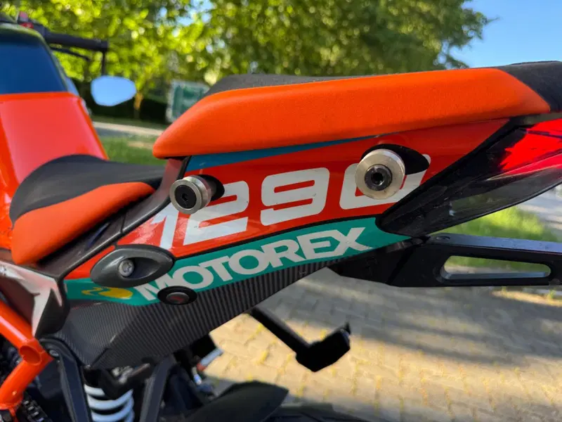KTM 1290 Super Duke R (2021) (14)