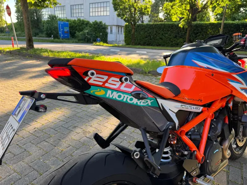 KTM 1290 Super Duke R (2021) (15)