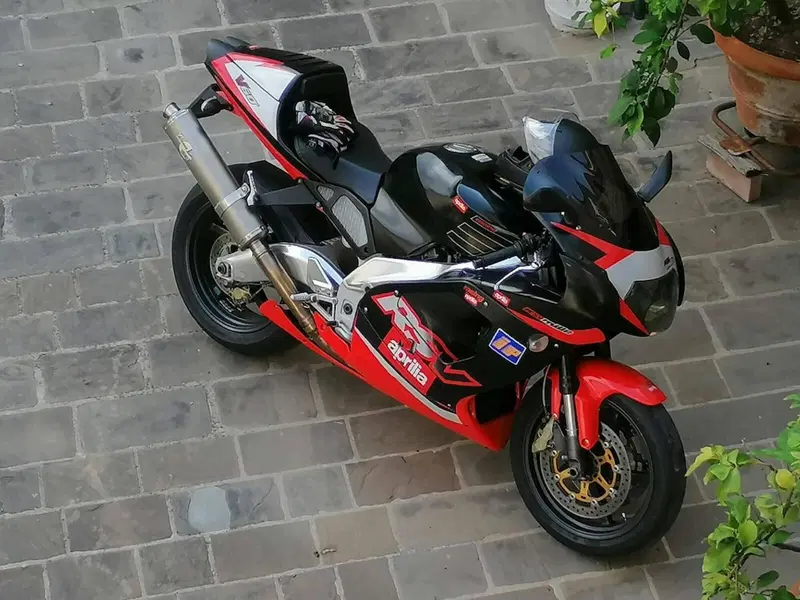 Aprilia RSV 1000 (2000 - 01) (6)