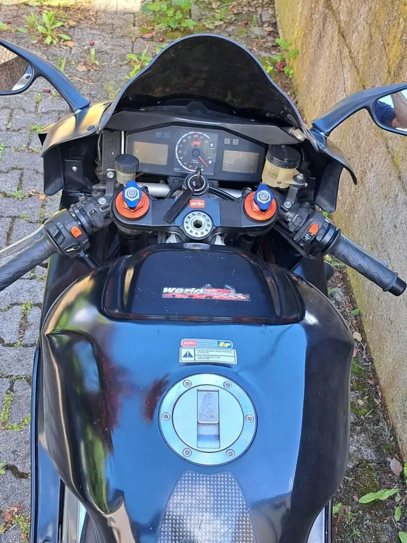 Aprilia RSV 1000 (2000 - 01) (8)
