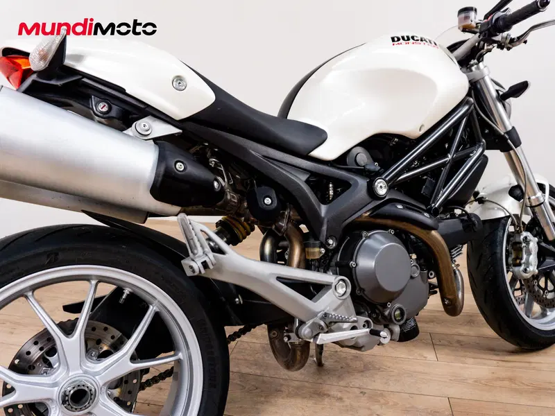 Ducati Monster 1100 S (2009-10) (2)