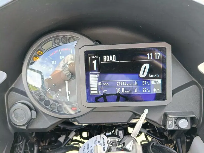 Kawasaki Versys 1000 SE Tourer Plus (2021) (8)