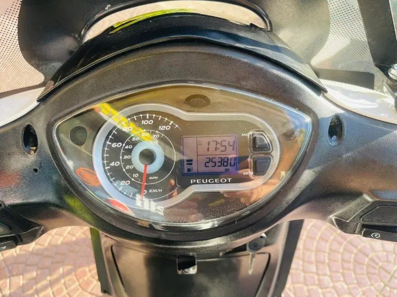 Peugeot Tweet 125 (2014 - 17) (7)