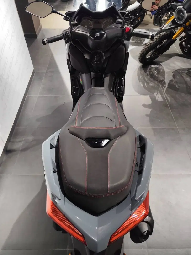 Yamaha X-Max 300 Tech Max (2021 - 24) (7)