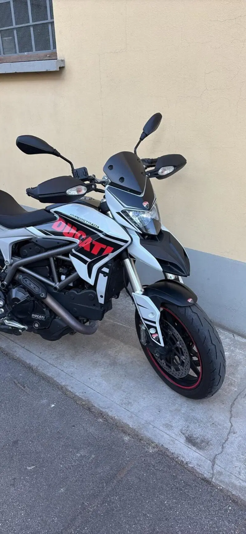 Ducati Hyperstrada 821 (2013 - 15) (2)