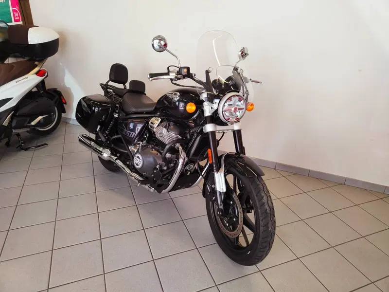 Royal Enfield Super Meteor 650 (2023 - 26) (4)