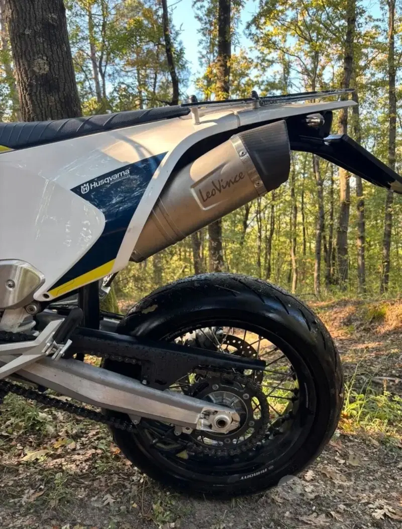 Husqvarna 701 Supermoto (2016) (3)