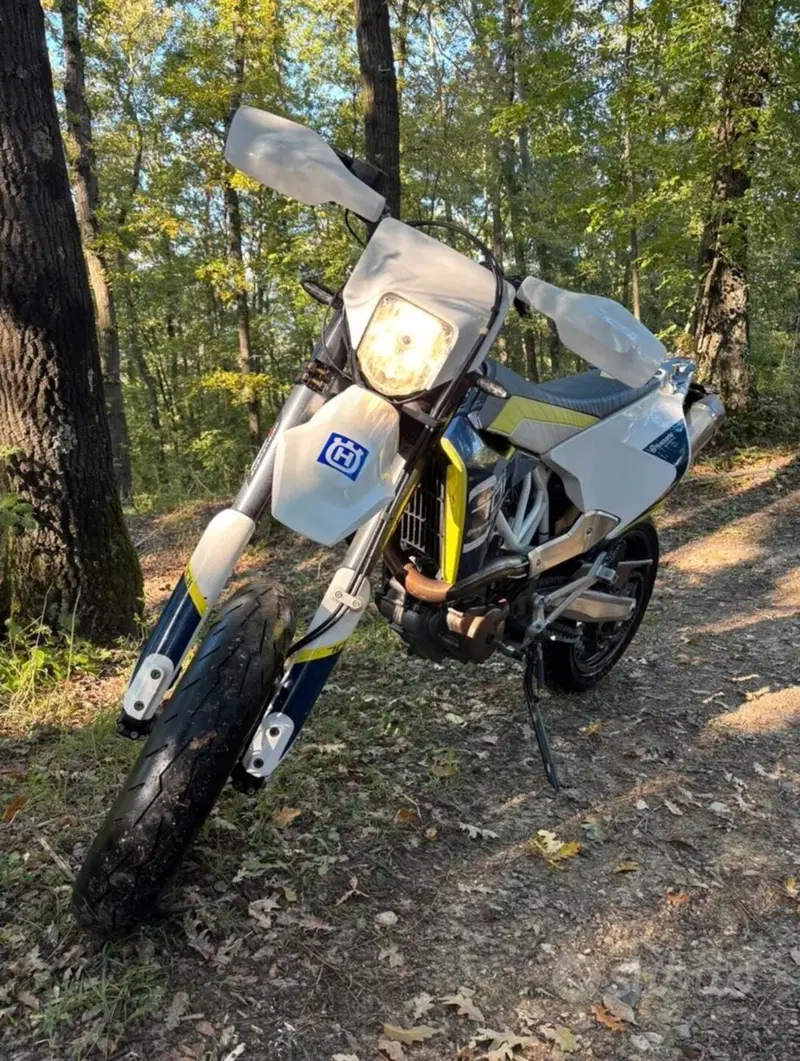 Husqvarna 701 Supermoto (2016) (5)