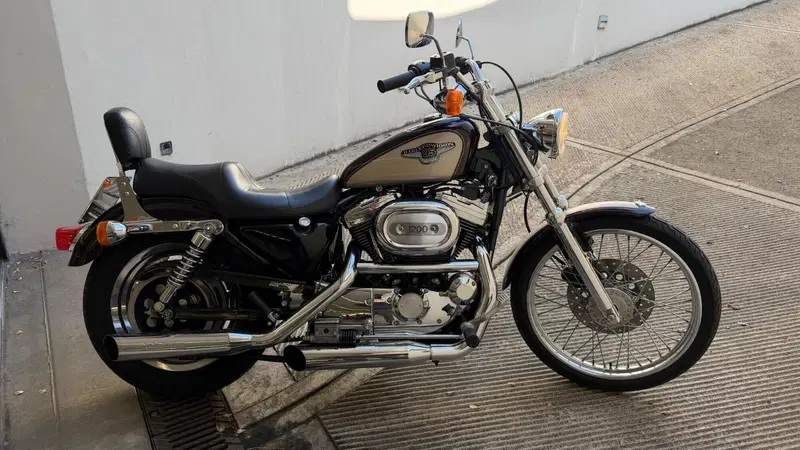 Harley-Davidson 1200 Custom (1995 - 00) - XL 1200C