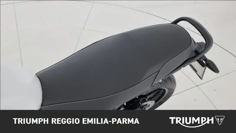 Triumph Thruxton 400 (2026) (13)