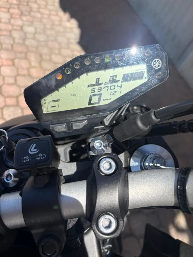 Yamaha MT-09 ABS (2016) (11)