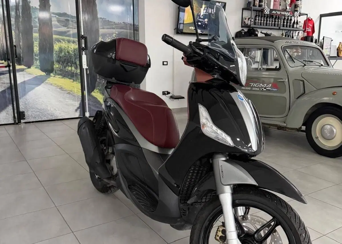 Piaggio Beverly 350 SportTouring ie ABS (2011 - 17) (3)