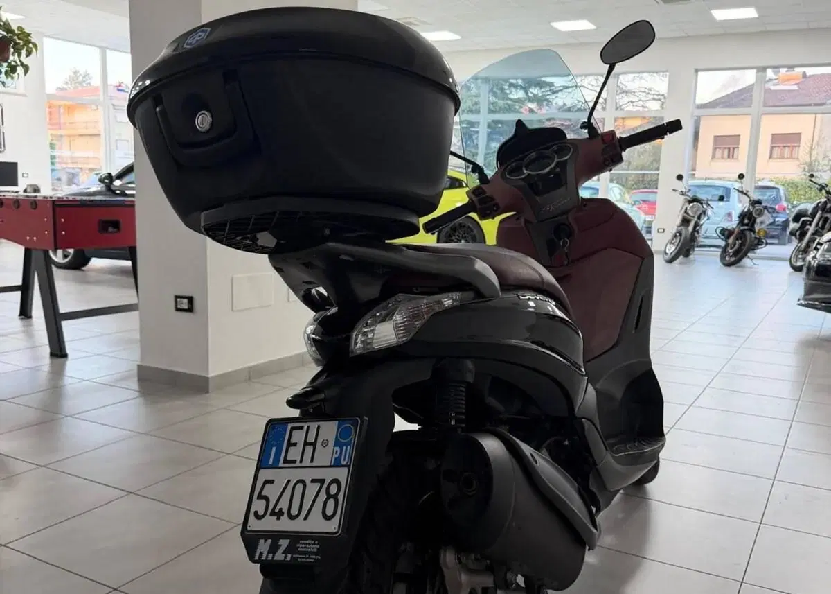 Piaggio Beverly 350 SportTouring ie ABS (2011 - 17) (4)