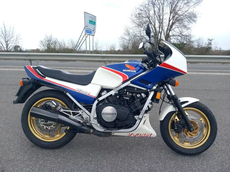 Honda Vf 750 f