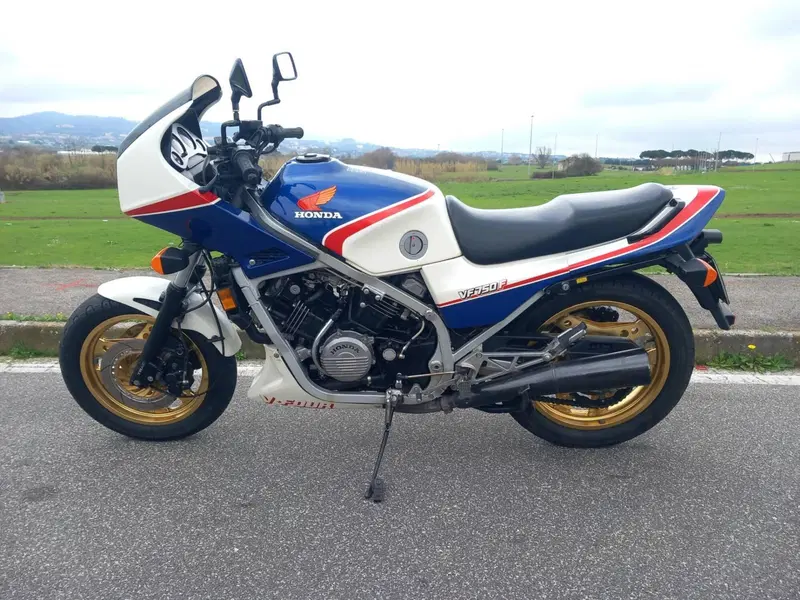 Honda Vf 750 f (2)