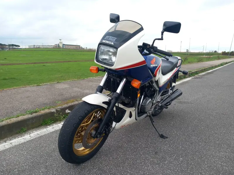 Honda Vf 750 f (3)
